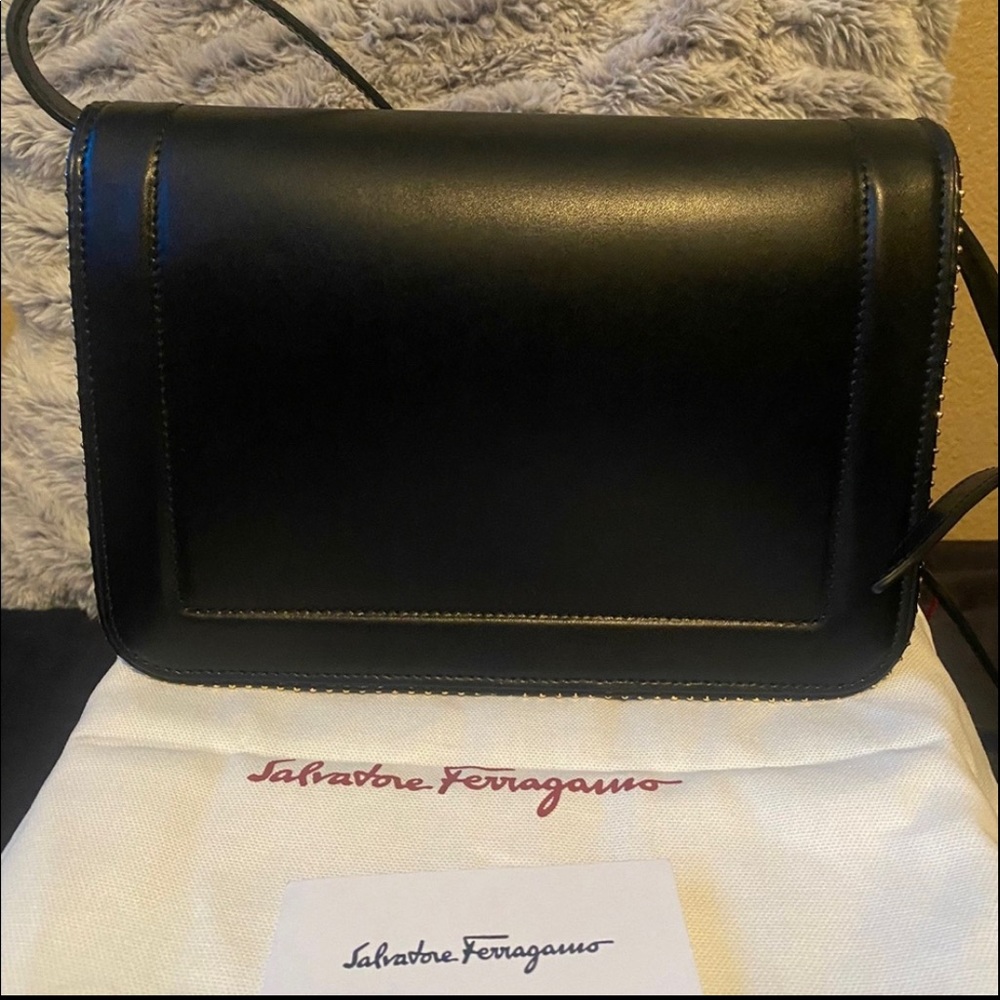Salvatore Ferragamo VARA bow shoulder handbag NEW WITH BOX - Picture 5 of 8